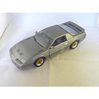 Pontiac Trans Am GTA 1988 gris metal  1/18