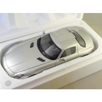 MERCEDES BENZ SLS AMG Coup 2010 - Metallic Grey 1/18