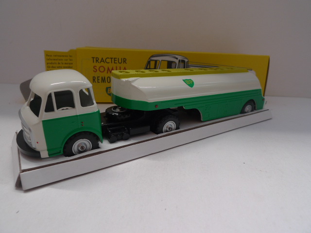 Trouvez la Tracteur somua citerne pétrolier remorque BP Cij 1/43 sur la