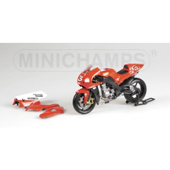 Yamaha yzr m1 moto gp 2002 team marlboro biaggi N�3