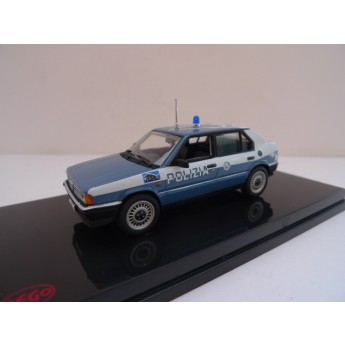 Alfa romeo 33 polizia squadra volante 1985 bleu